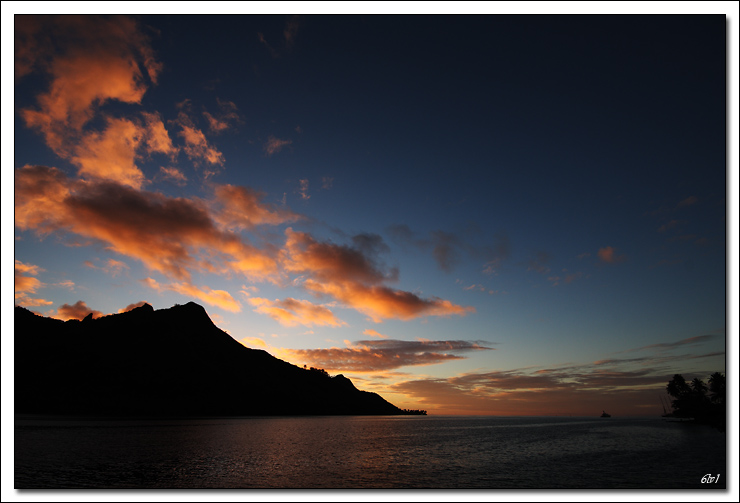 40D12476 cs cadre2.jpg - Moorea - Coucher de soleil vu de la baie d'Opunohu